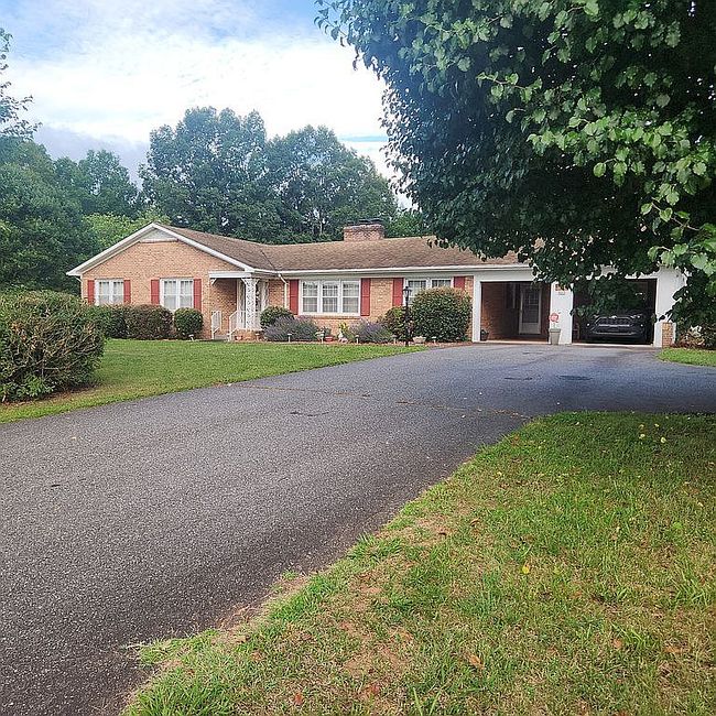 Additional photo 3 of property located at 423 Woodland Dr