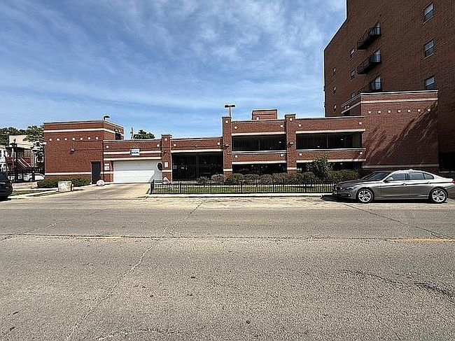 Photo of 1000 E 53rd St Unit 511, Chicago, IL