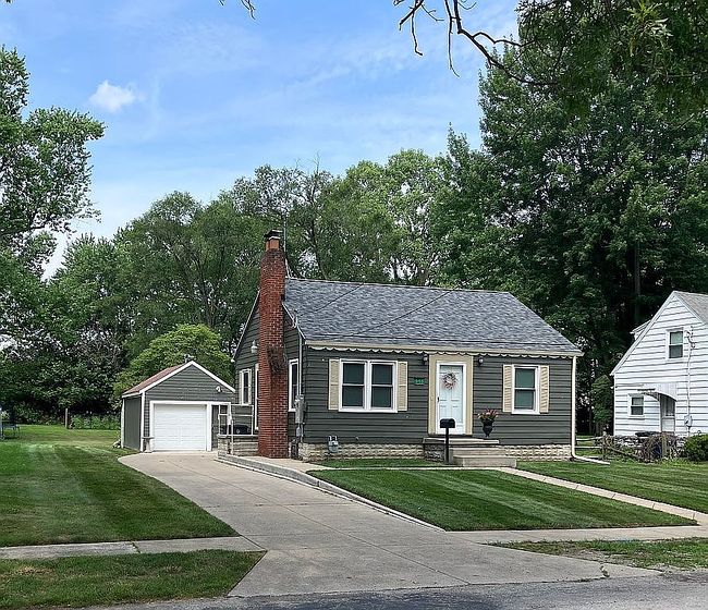Photo of 915 N Grove St