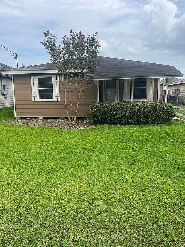 Photo of 2511 Avenue G, Nederland, TX
