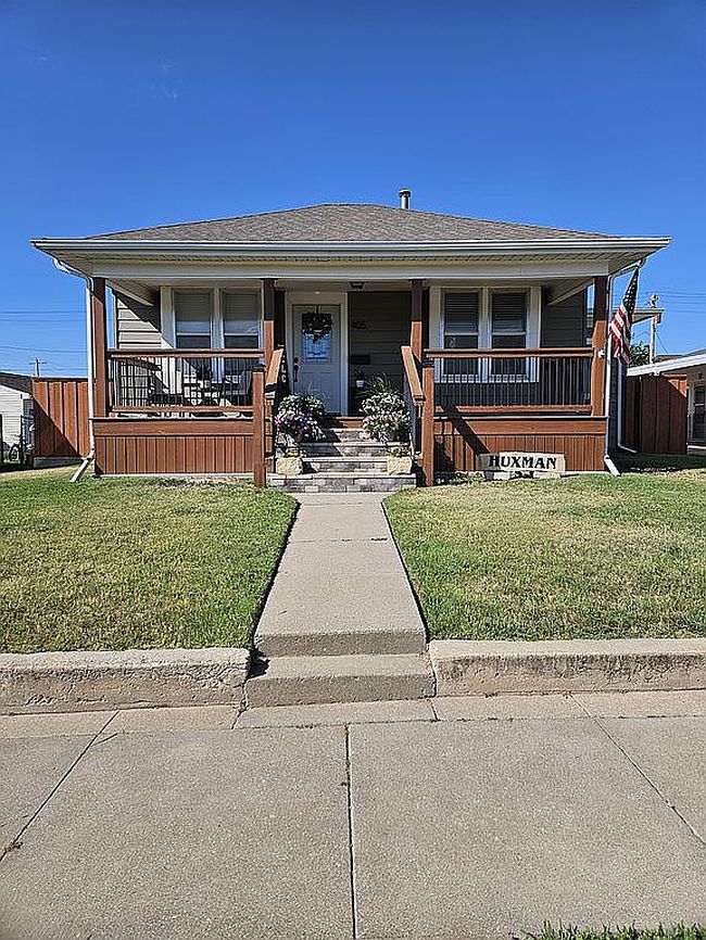 Photo of 405 E 17th St
