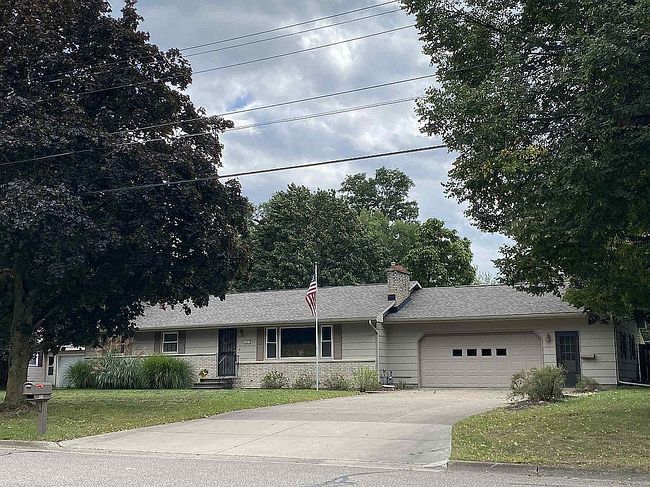 Photo of 659 Benhoy Ave