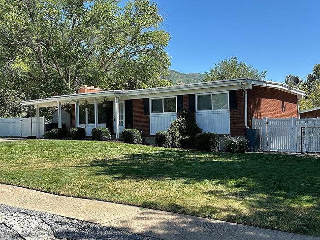 Photo of 890 E Brookshire Dr, Kaysville, UT