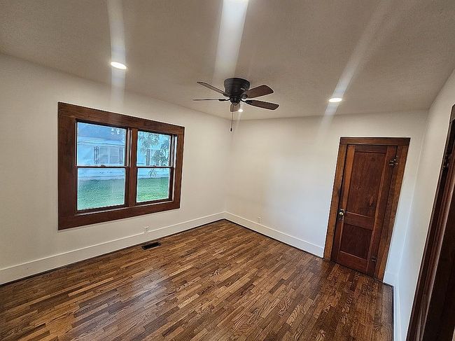 Photo of 609 Walnut St, Lacygne, KS
