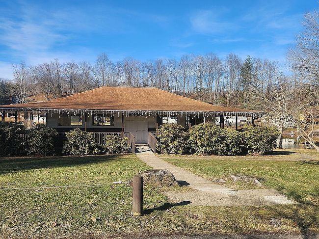 Image of 352 Crystal Lake Rd