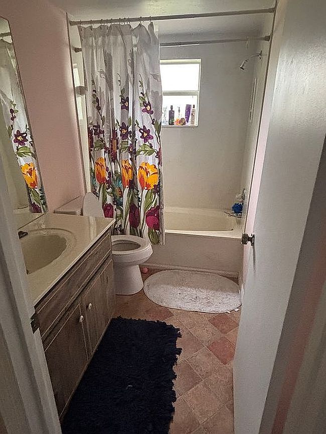 Photo of 305 Ridgewood Dr, Fruitland Park, FL