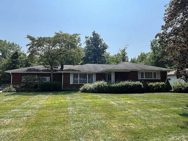 Photo of 1390 Waverly Dr