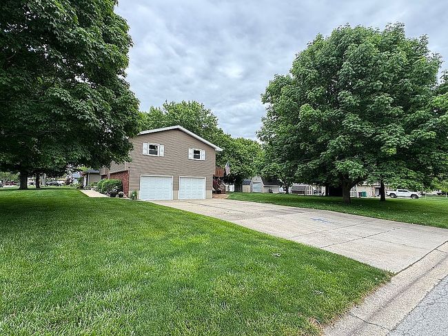 Photo of 395 Loma Dr, Forsyth, IL