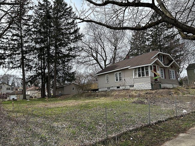 Image of 1083 Washington Ave