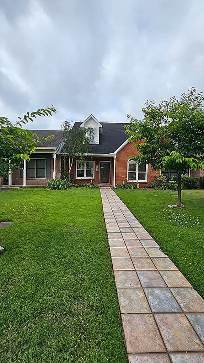 Image of 2125 Yorkshire Se