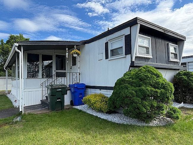Photo of 5 Narragansett Rd, East Hartford, CT