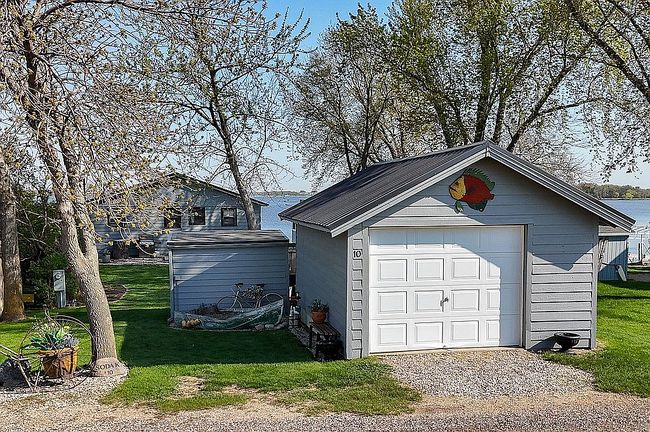 Photo of 10 Oakwood Shoreline Dr, Bruce, SD