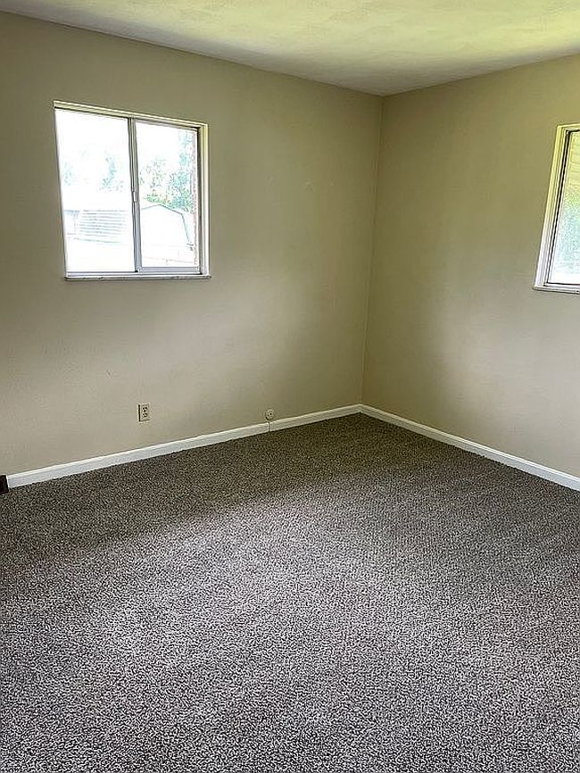 Image of 319 Country Club Dr