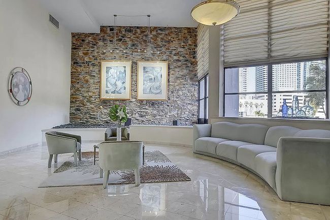 Image of 600 Parkview Dr Apt 222