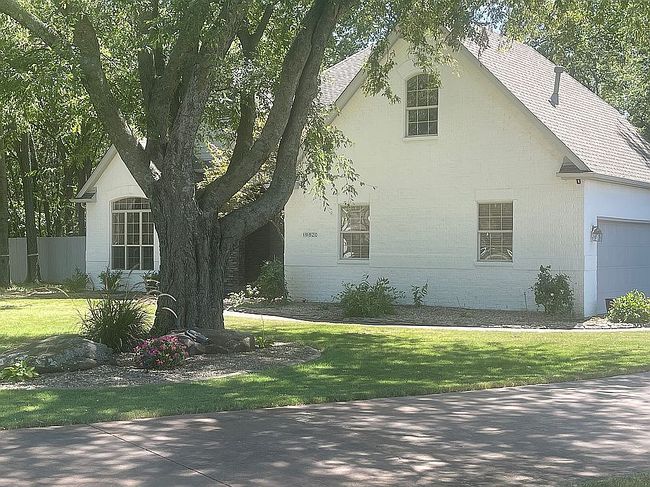 Additional photo 3 of property located at 19820 E Fox Run Cir