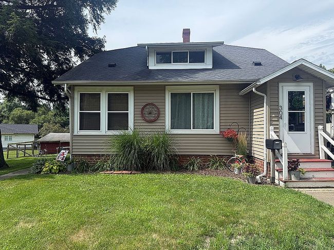 Photo of 304 Galesburg Rd, Knoxville, IL