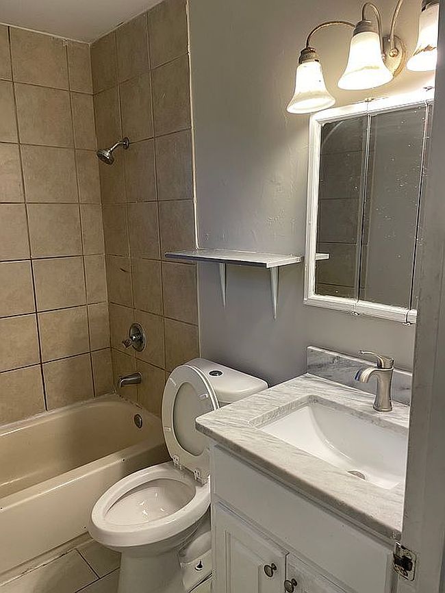 Image of 100 Springwood Dr