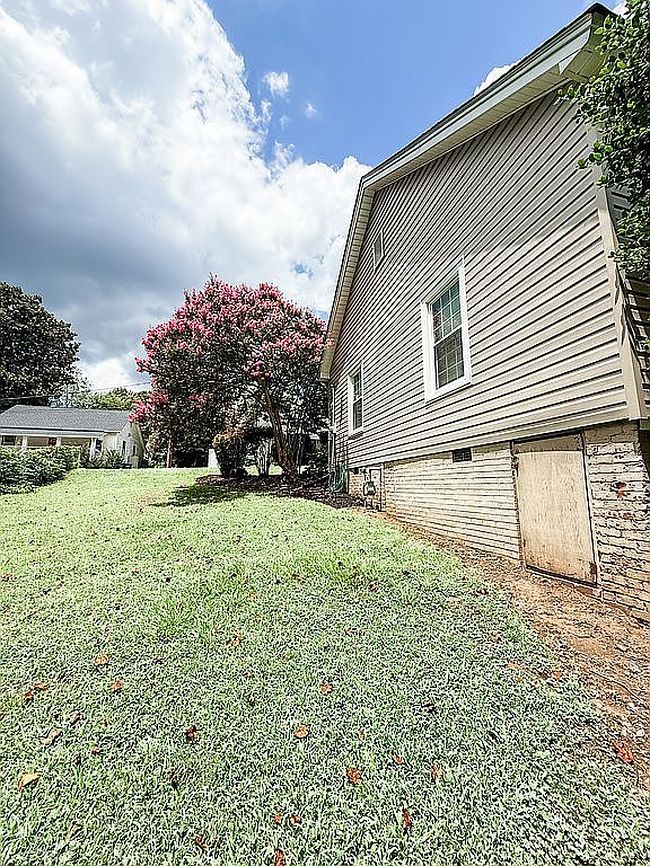 Photo of 207 Woodside Cir, Simpsonville, SC