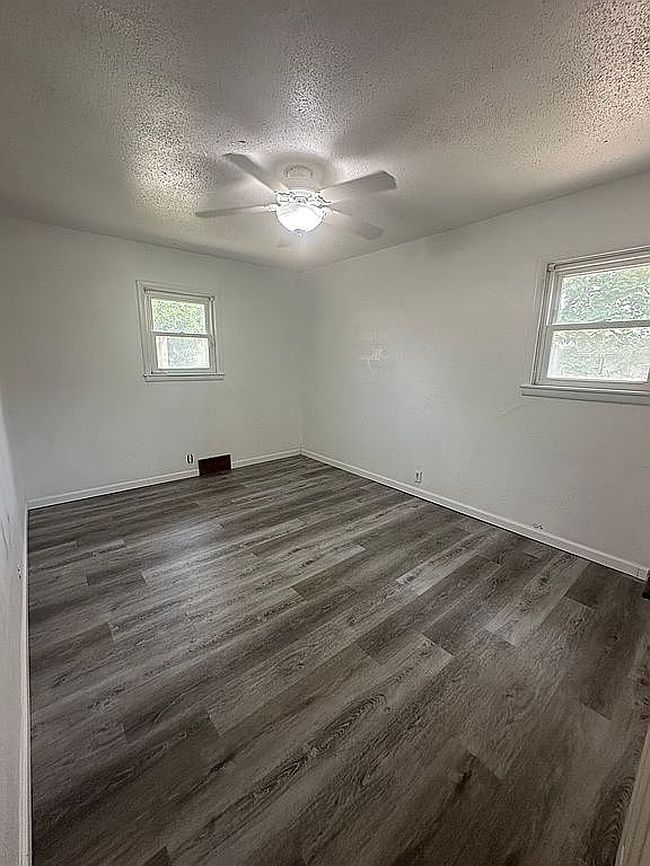 Additional photo 2 of property located at 212 N Lincoln St