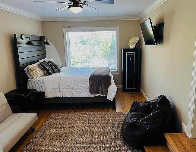 Image of 214 S Cove Ln