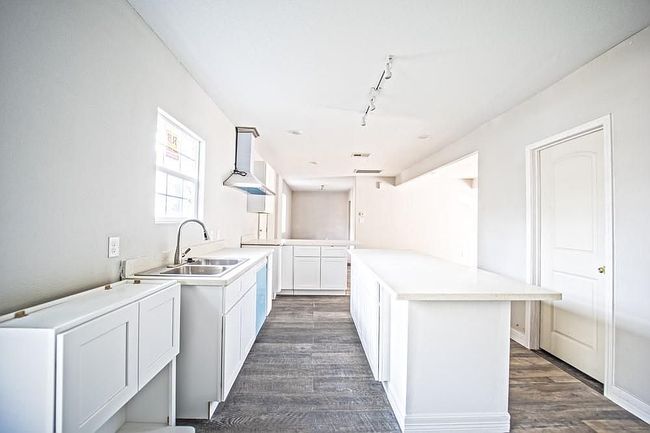 Additional photo 3 of property located at 10434 Burman St