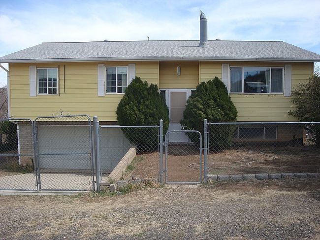Image of 10231 S Fir St