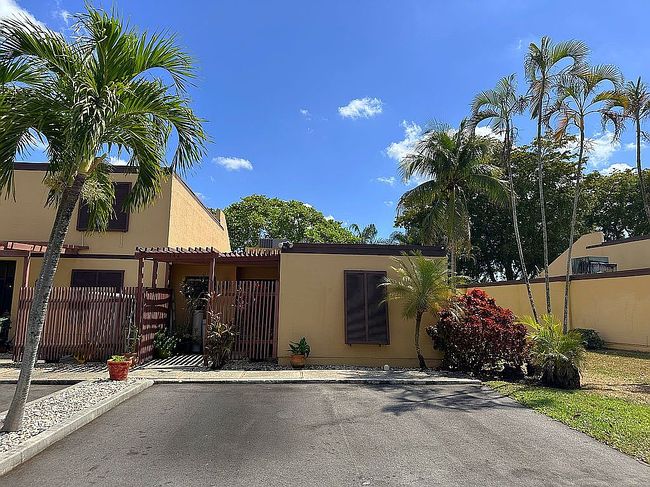 Image of 1421 E Golfview Dr