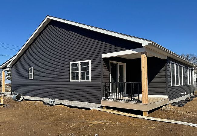 Image of 975 Lake Rd