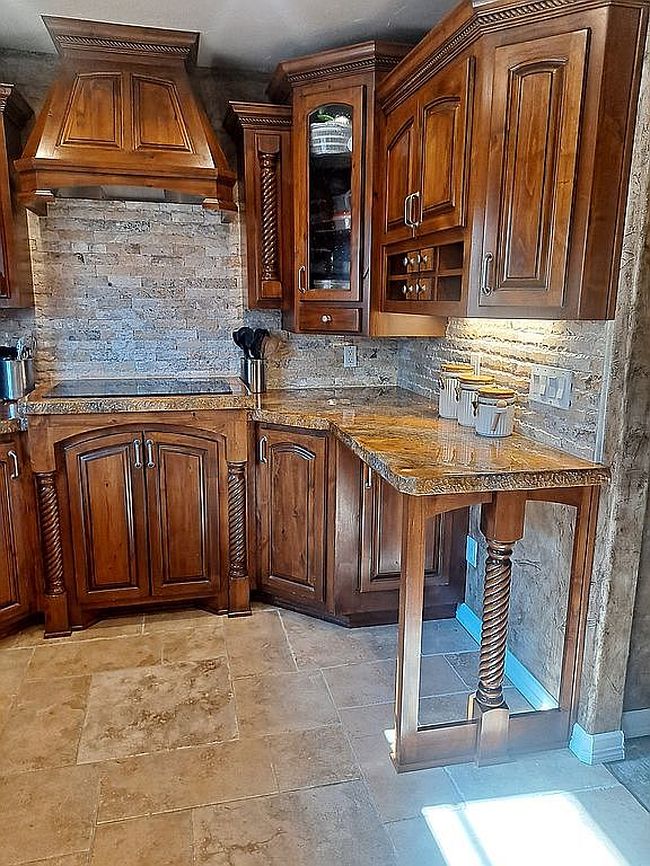 Additional photo 3 of property located at 809 W Utica St