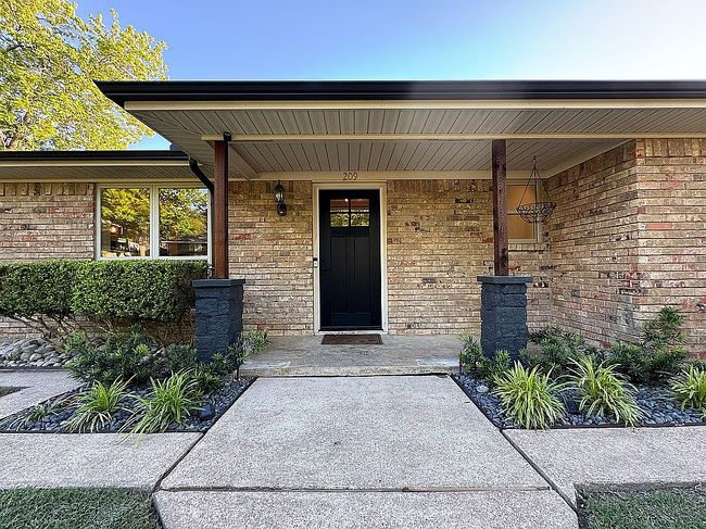Photo of 209 Lakehill Dr, Rockwall, TX