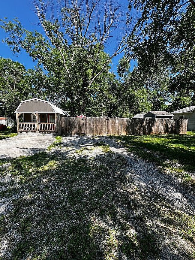 Photo of 310 S Exchange St, Emporia, KS