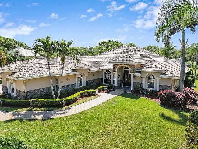 Additional photo 2 of property located at 5416 Sw Coral Tree Ln