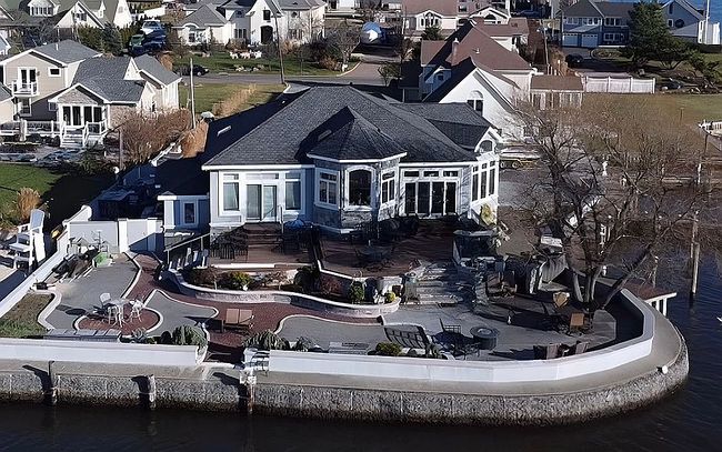 Photo of 238 W Islip Rd, West Islip, NY