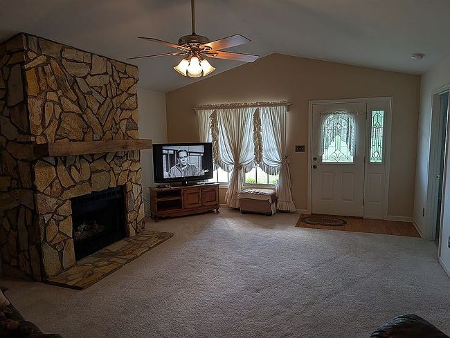 Photo of 1502 Farmington Hills Dr, Conover, NC