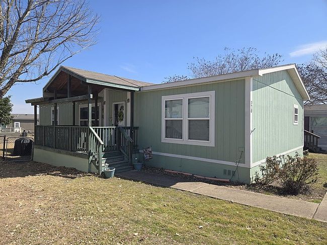 Photo of 320 Horseshoe Loop, Liberty Hill, TX