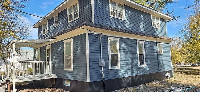 Image of 338 Ne Pine St
