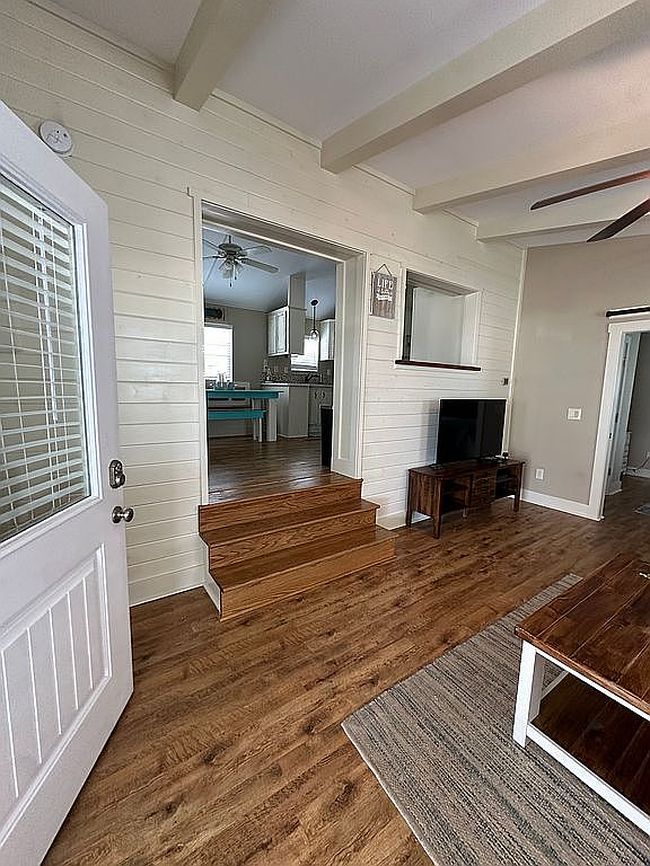 Image of 1219 Thomas Dr #166