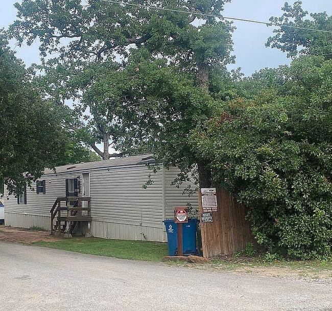 Photo of 425 S Shady Shores Rd Trailer 55, Denton, TX