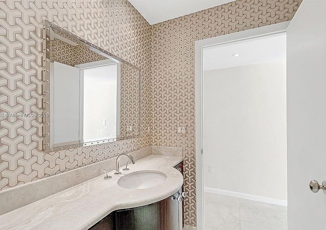 Photo of 6620 Windsor Ln #705, Miami, FL