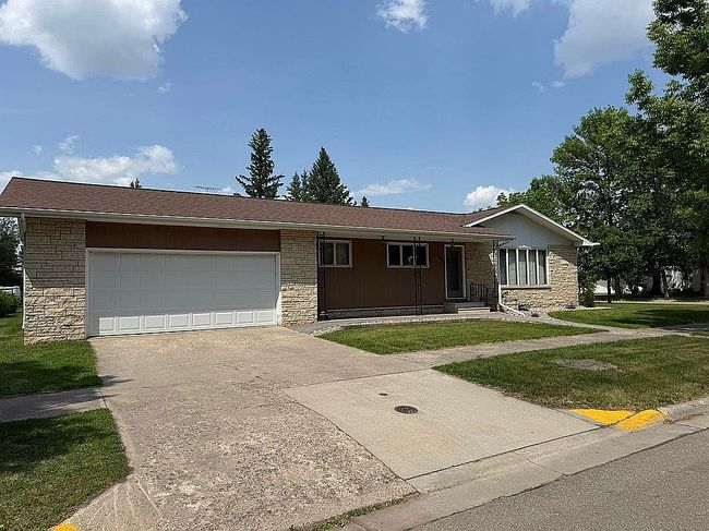 Preview of property located at 303 W 1st St