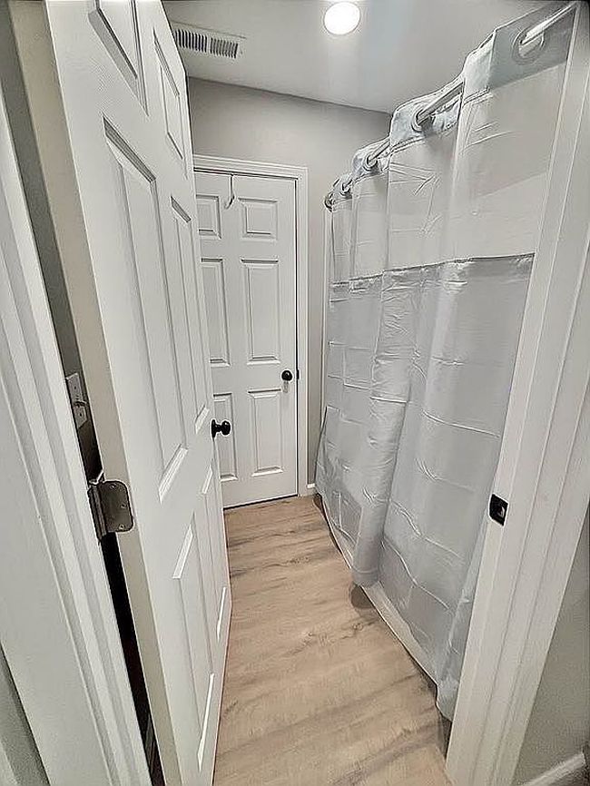 Image of 102 S Lois Ln