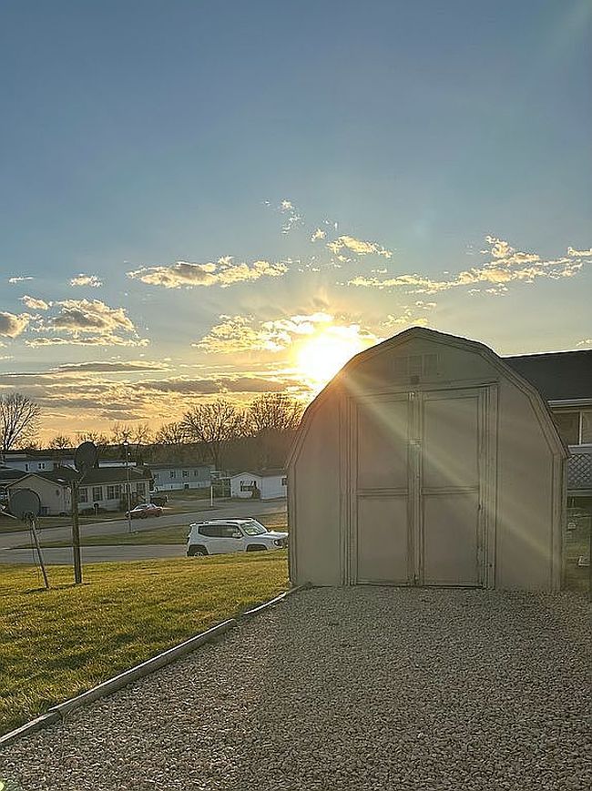 Photo of 2653 Garnavillo Dr, Dubuque, IA