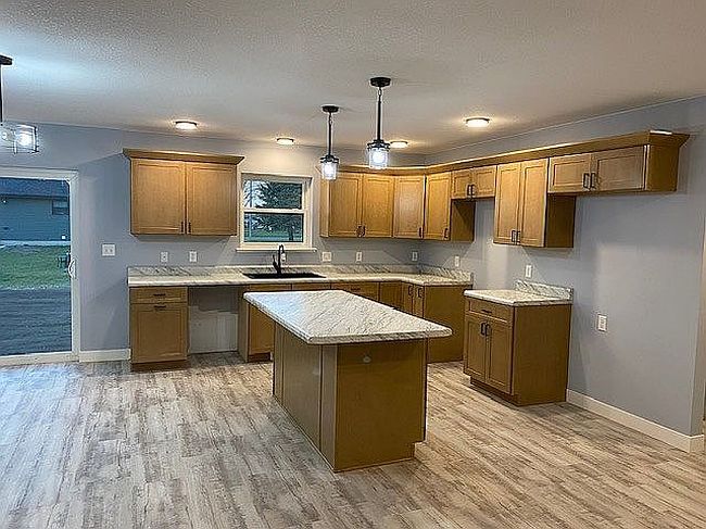Image of 501 E Dubuque St