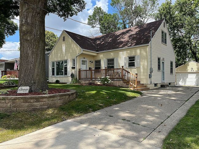 Photo of 4707 Franklin Ave, Des Moines, IA
