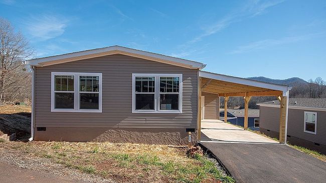 Photo of 77 N Gemstone Ave, Franklin, NC