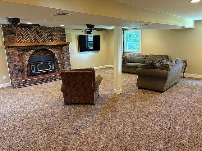 Photo of 14580 Leavenworth Rd, Basehor, KS