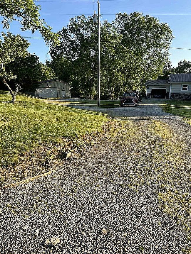 Image of 1676 Graves Rd