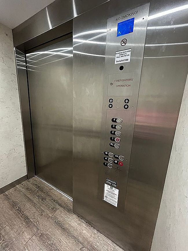 Image of 1800 W 54th St Apt 105