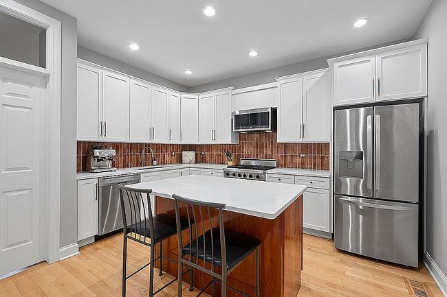 Additional photo 2 of property located at 3239 N Racine Ave #1