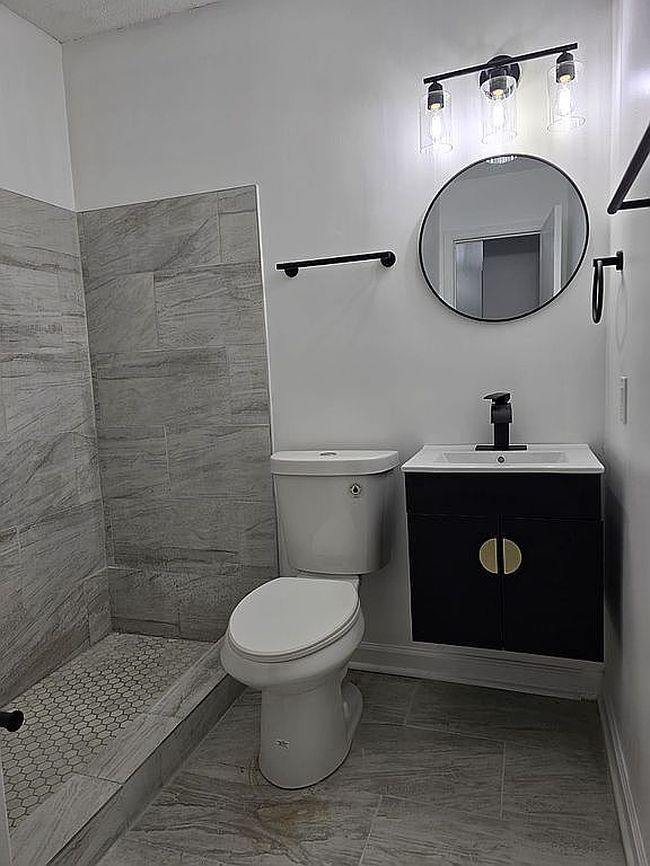 Additional photo 3 of property located at 101 Oxford Pl Apt 10